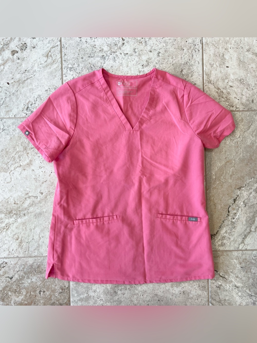 FIGS Casma Three-Pocket Scrub Top Limited Edition Neon Pink (PO#: 1650), Medium
